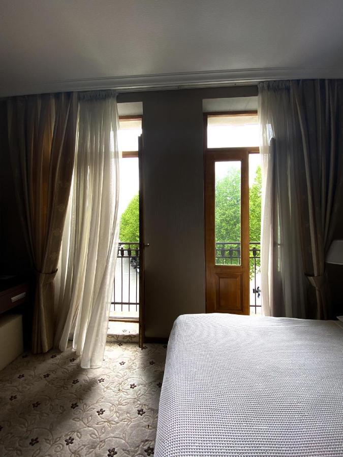 Hotel Empire Kutaisi Exterior photo