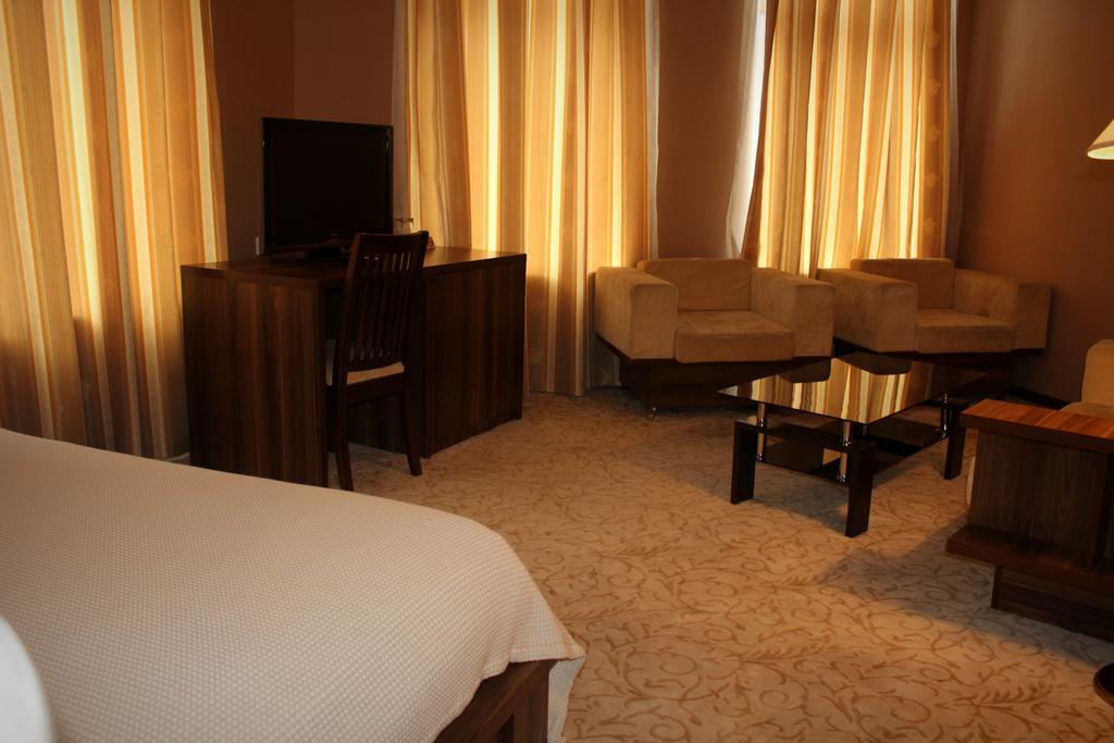 Hotel Empire Kutaisi Room photo